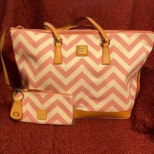 NWOT Dooney & Bourke Lg Tote, Wristlet & Ke…